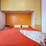 Διαμέρισμα Colorful Modern Flat Next To The *