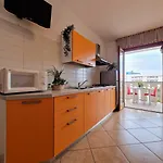 Διαμέρισμα Colorful Modern Flat Next To The Μπιμπιόνε
