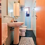 Διαμέρισμα Colorful Modern Flat Next To The Μπιμπιόνε