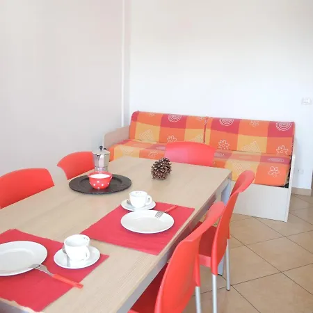 Colorful Modern Flat Next To The - Beahost Apartamento