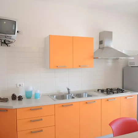 Apartamento Colorful Modern Flat Next To The - Beahost
