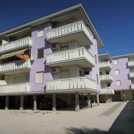 Apartamento Colorful Modern Flat Next To The - Beahost